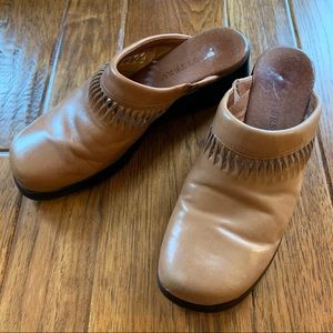 Trotters | Carmel Brown Clogs | Sz 8N (narrow)